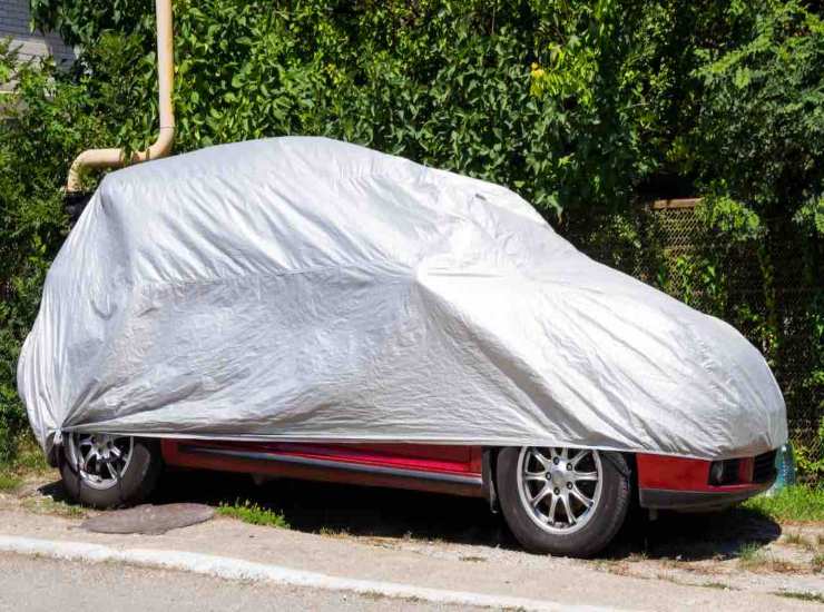 Telo protettivo per coprire l'auto 