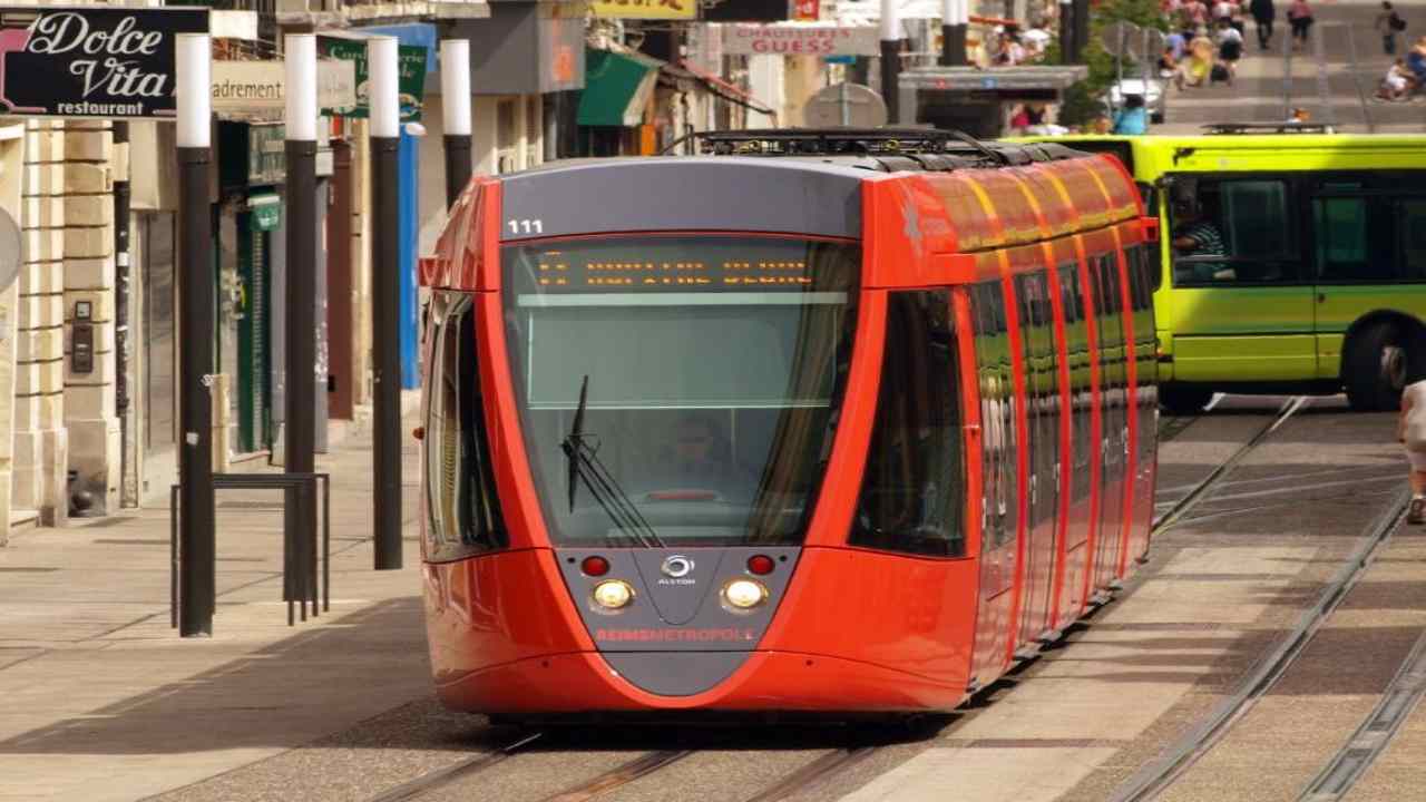 Tram nel contesto urbano 