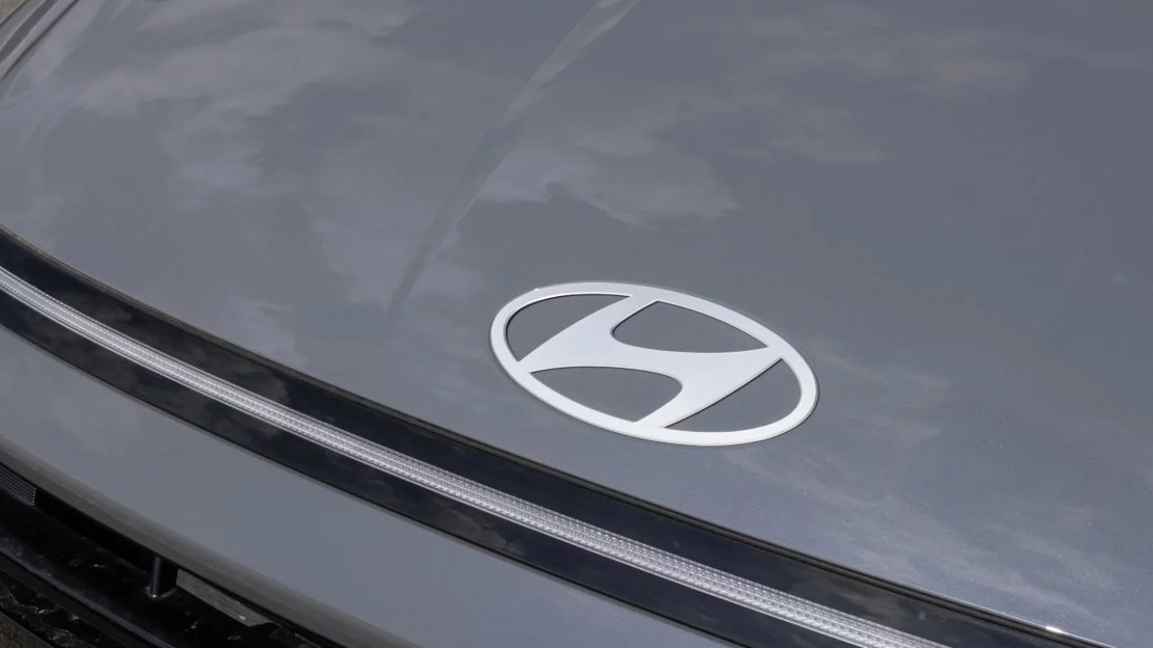 Hyundai logo 