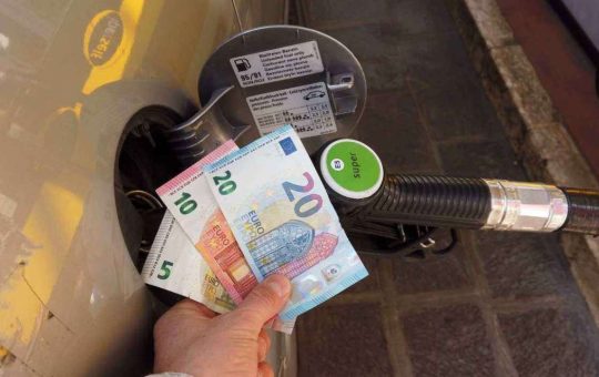 Risparmiare sul costo della benzina