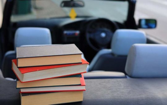 libri sulle auto - depositphotos - tuttosuimotori.it