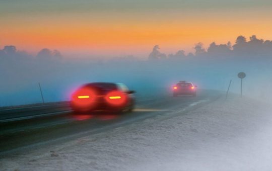 Auto nella nebbia