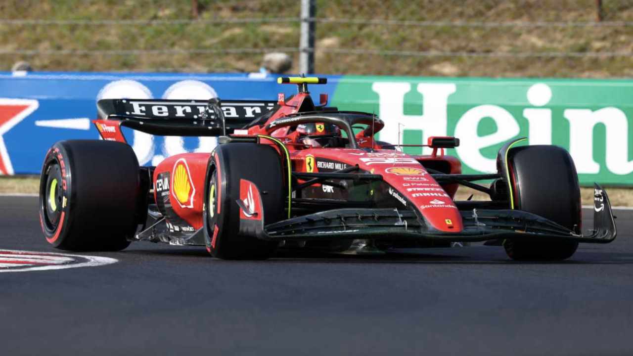 Sainz in pista con la Ferrari 