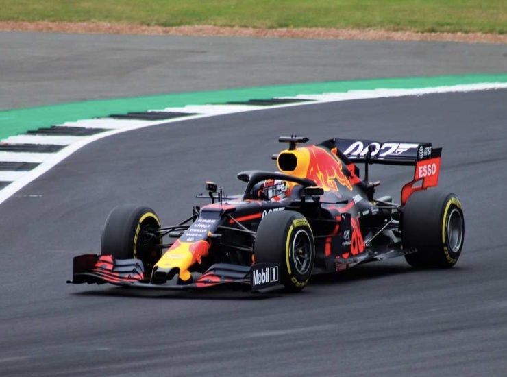 Verstappen al volante della sua RedBull 