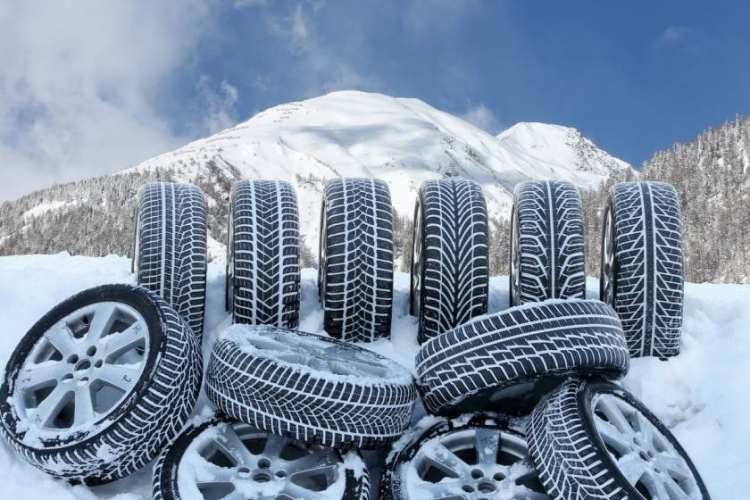 gomme da neve esterno - depositphotos - tuttosuimotori.it