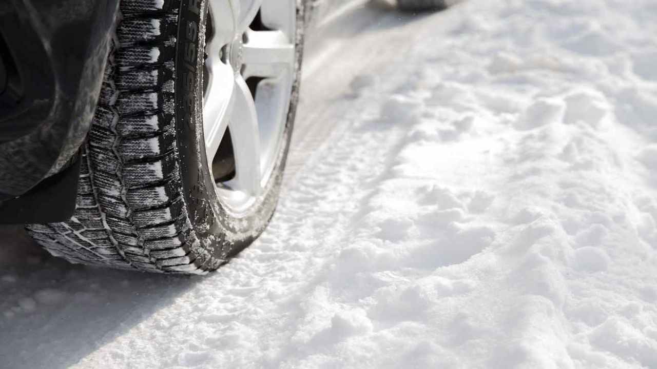 gomme invernali - depositphotos - tuttosuimotori.it(1)