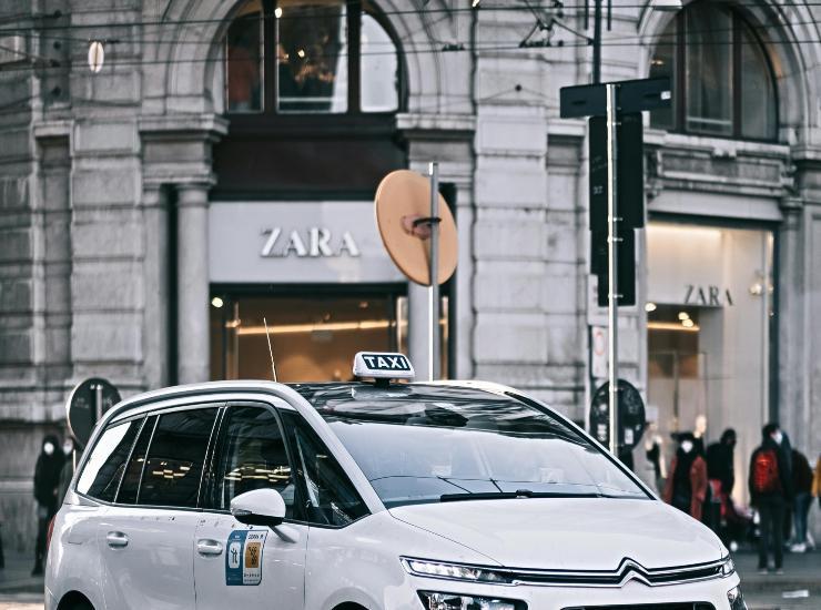 Taxi in città 