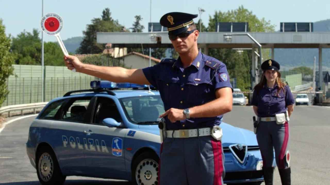 polizia posto di blocco - polizia - tuttosuimotori.it