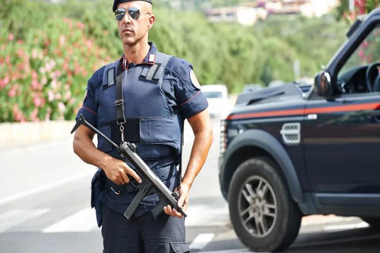 posto di blocco documenti - carabinieri - tuttosuimotori.it